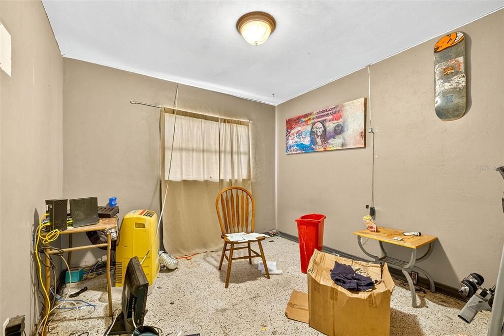 Active With Contract: $279,999 (3 beds, 2 baths, 1483 Square Feet)