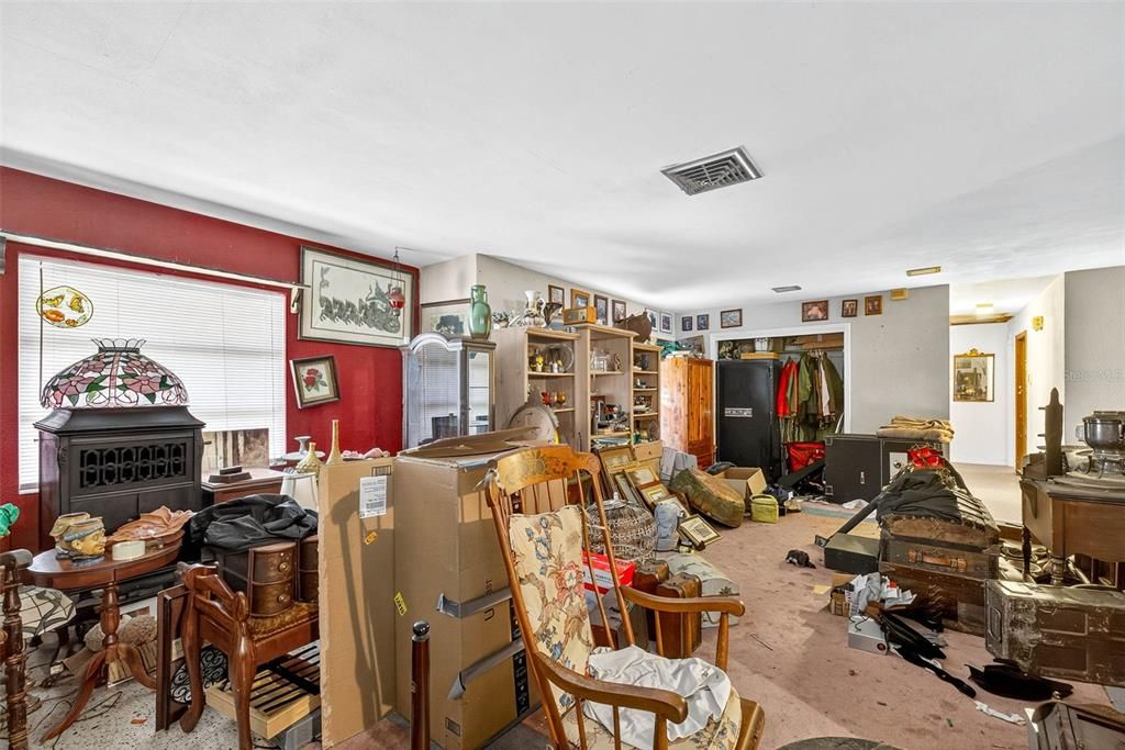 Active With Contract: $279,999 (3 beds, 2 baths, 1483 Square Feet)