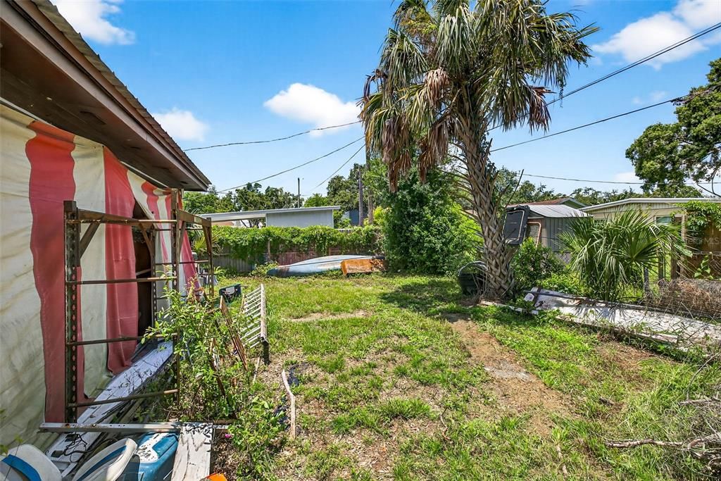 Active With Contract: $279,999 (3 beds, 2 baths, 1483 Square Feet)