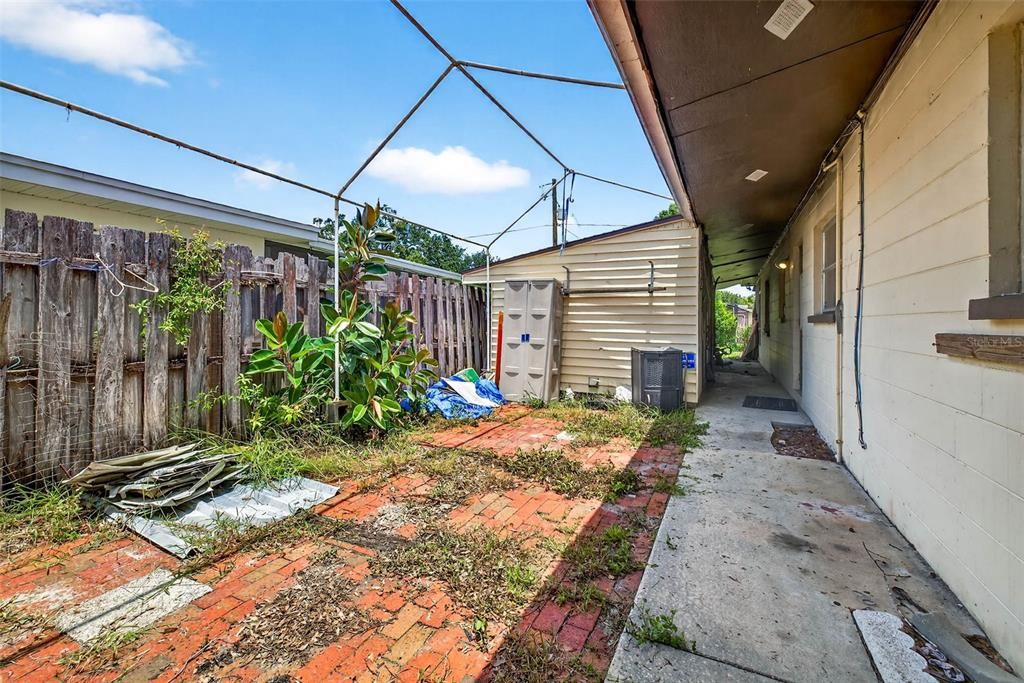 Active With Contract: $279,999 (3 beds, 2 baths, 1483 Square Feet)