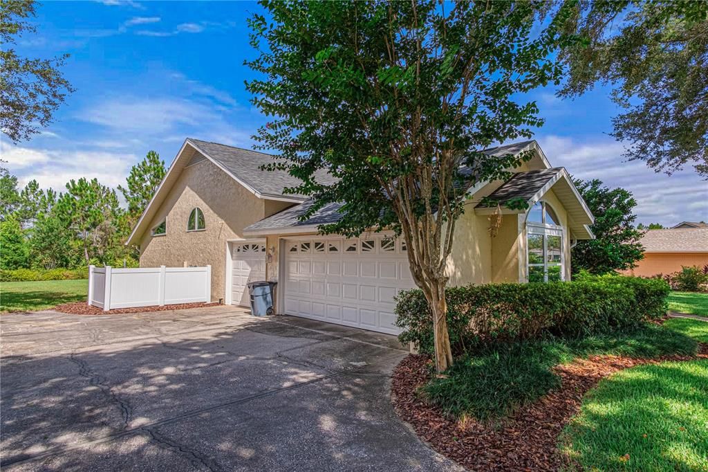 Activo con contrato: $595,000 (4 camas, 2 baños, 2779 Pies cuadrados)