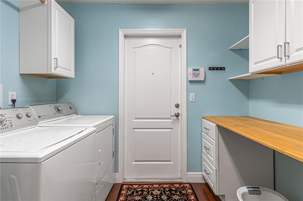 Activo con contrato: $595,000 (4 camas, 2 baños, 2779 Pies cuadrados)