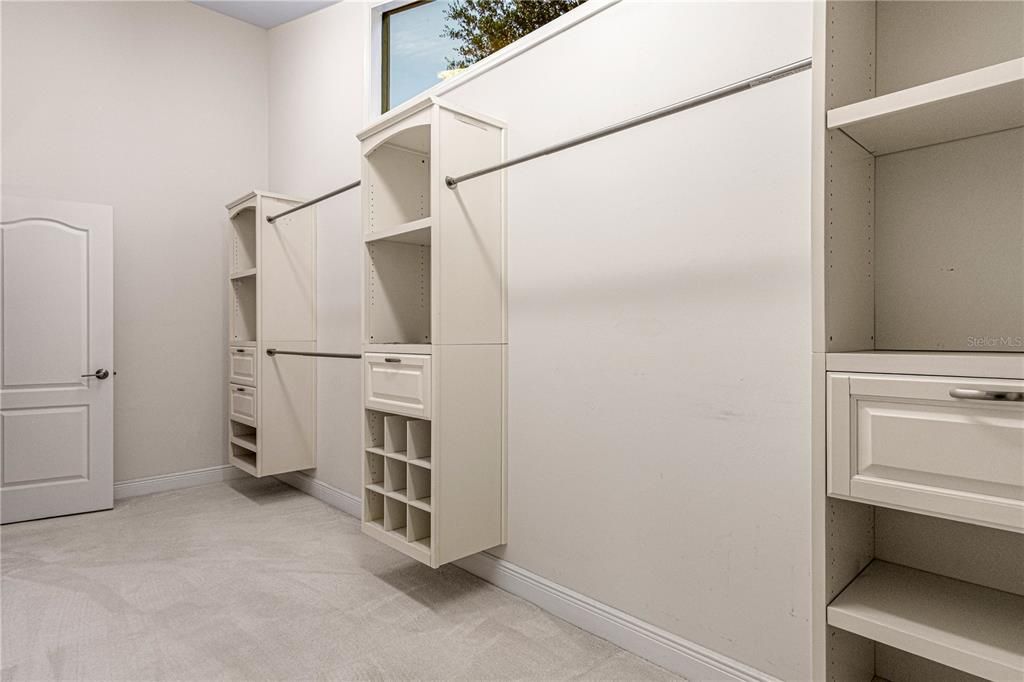 Activo con contrato: $595,000 (4 camas, 2 baños, 2779 Pies cuadrados)