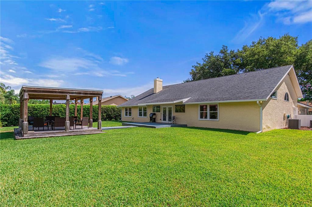 Activo con contrato: $595,000 (4 camas, 2 baños, 2779 Pies cuadrados)