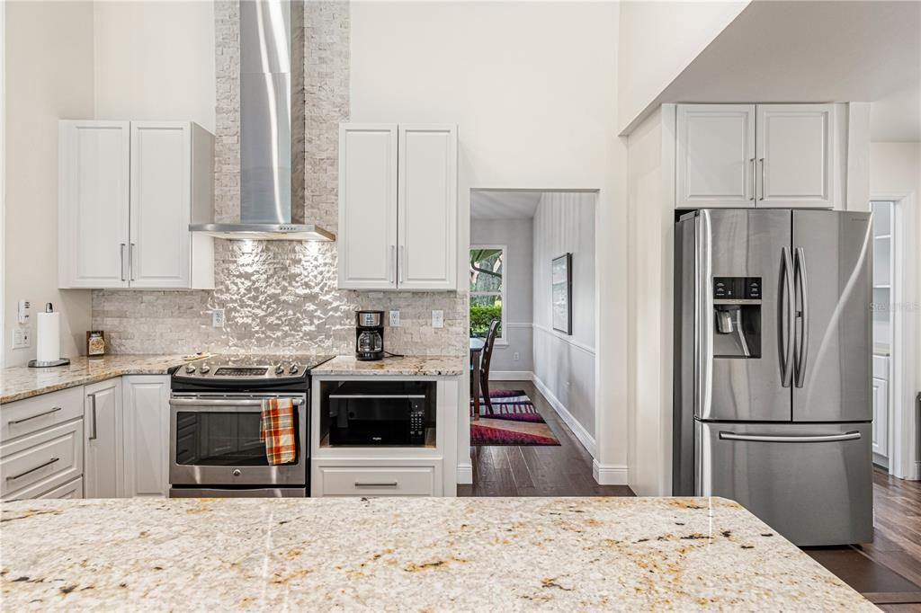 Activo con contrato: $595,000 (4 camas, 2 baños, 2779 Pies cuadrados)