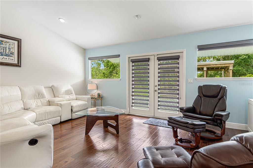 Activo con contrato: $595,000 (4 camas, 2 baños, 2779 Pies cuadrados)