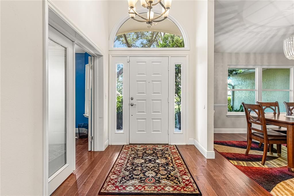 Activo con contrato: $595,000 (4 camas, 2 baños, 2779 Pies cuadrados)