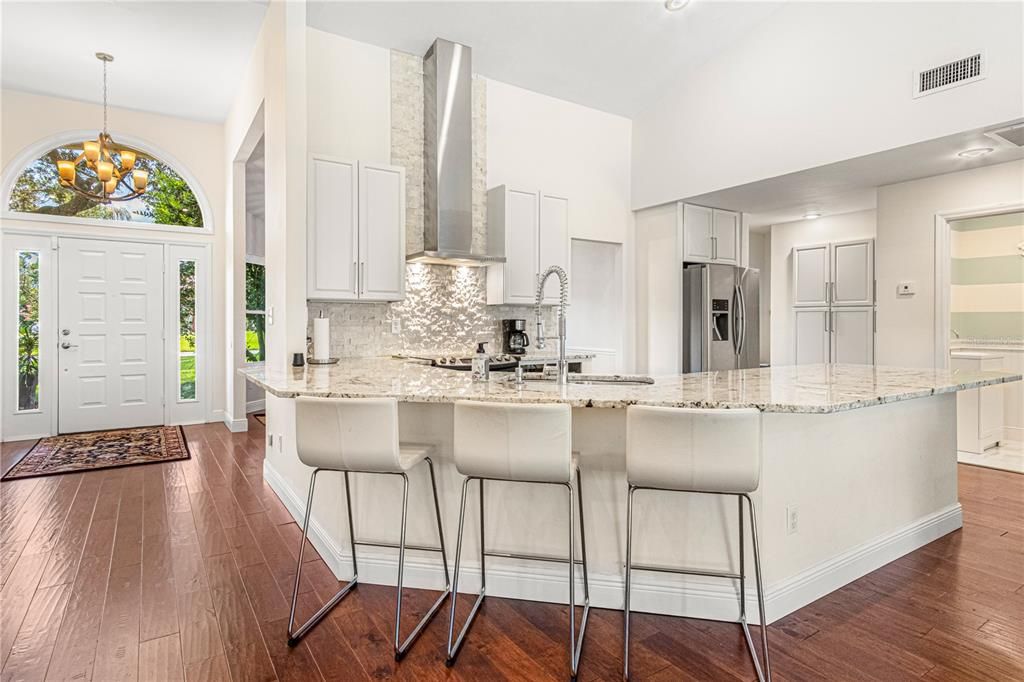 Activo con contrato: $595,000 (4 camas, 2 baños, 2779 Pies cuadrados)