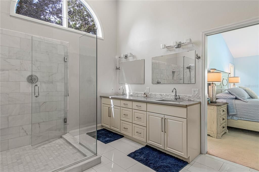 Activo con contrato: $595,000 (4 camas, 2 baños, 2779 Pies cuadrados)