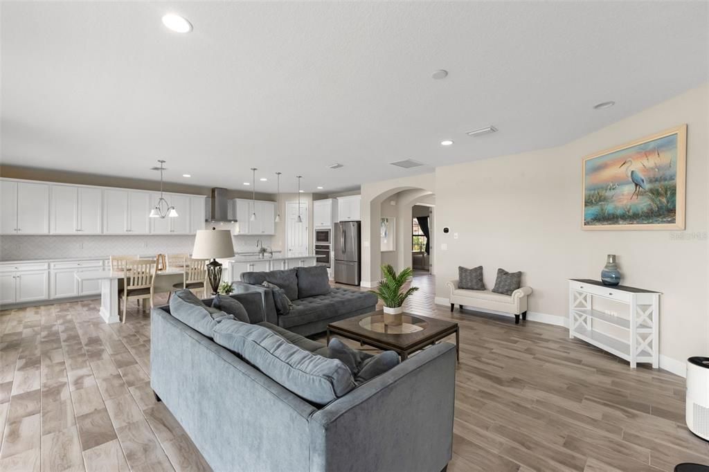 For Sale: $679,900 (5 beds, 4 baths, 3606 Square Feet)