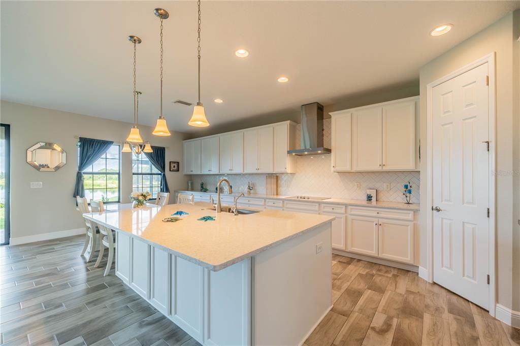 For Sale: $679,900 (5 beds, 4 baths, 3606 Square Feet)