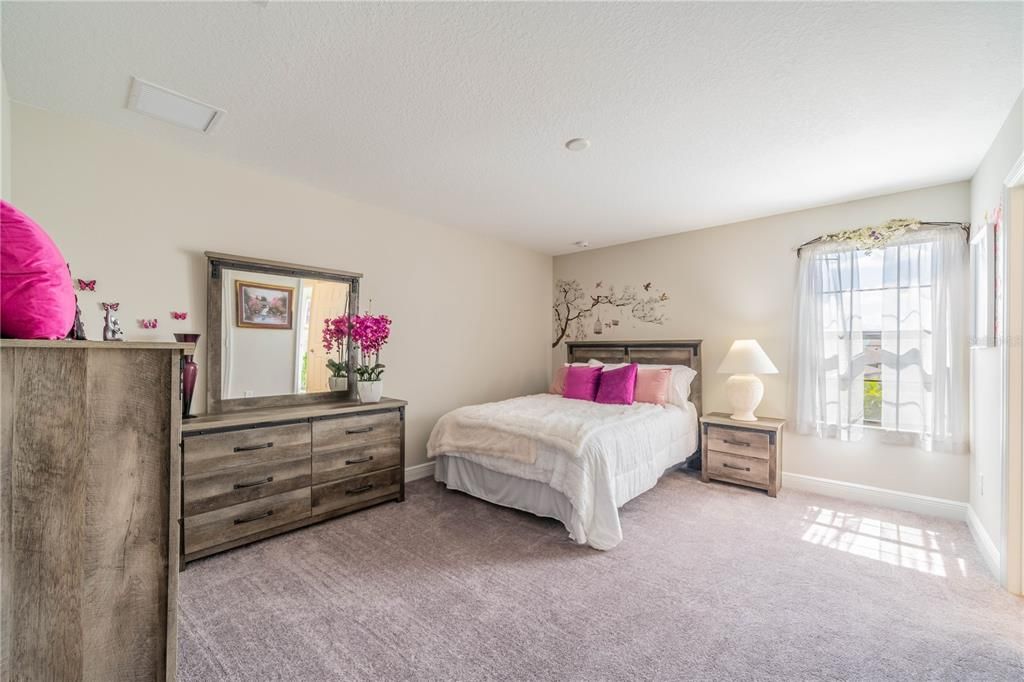 For Sale: $679,900 (5 beds, 4 baths, 3606 Square Feet)