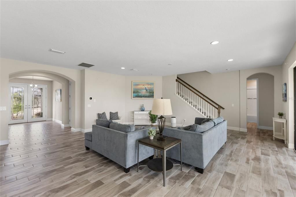 For Sale: $679,900 (5 beds, 4 baths, 3606 Square Feet)