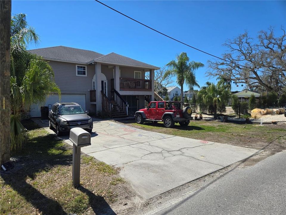 Active With Contract: $389,000 (3 beds, 2 baths, 1364 Square Feet)