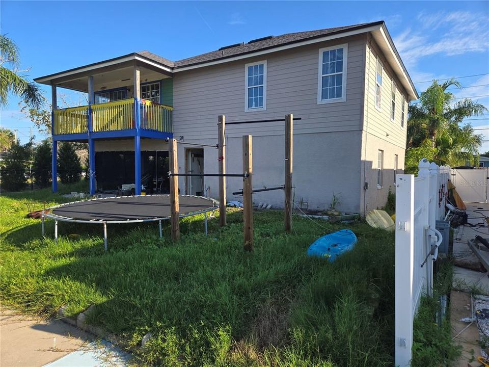 Active With Contract: $389,000 (3 beds, 2 baths, 1364 Square Feet)