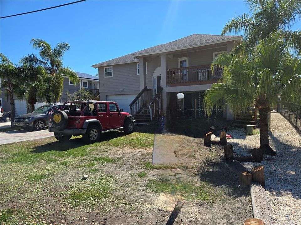 Active With Contract: $389,000 (3 beds, 2 baths, 1364 Square Feet)