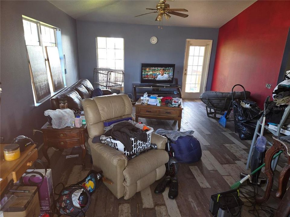 Active With Contract: $389,000 (3 beds, 2 baths, 1364 Square Feet)