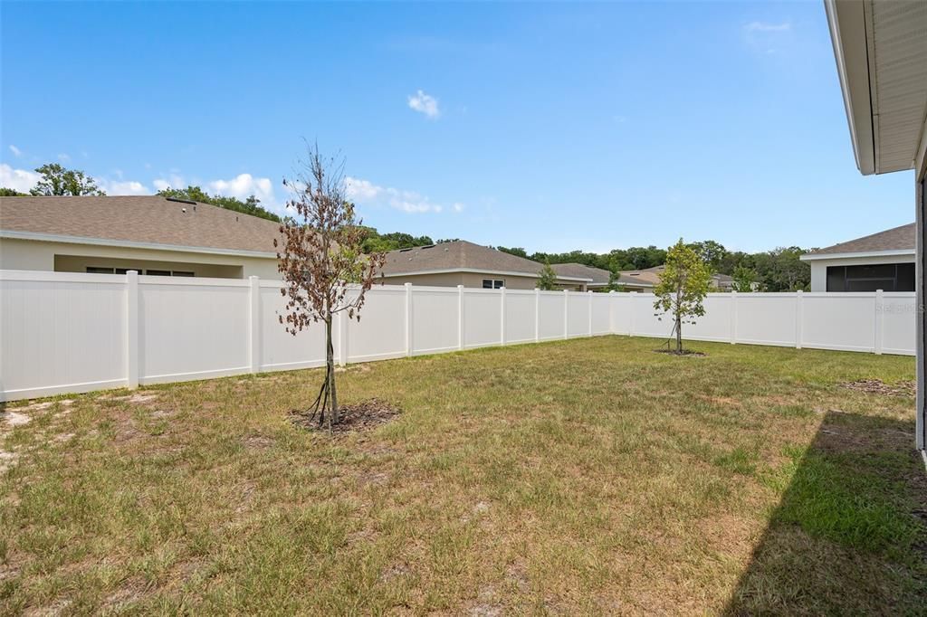 Activo con contrato: $455,000 (4 camas, 2 baños, 2130 Pies cuadrados)