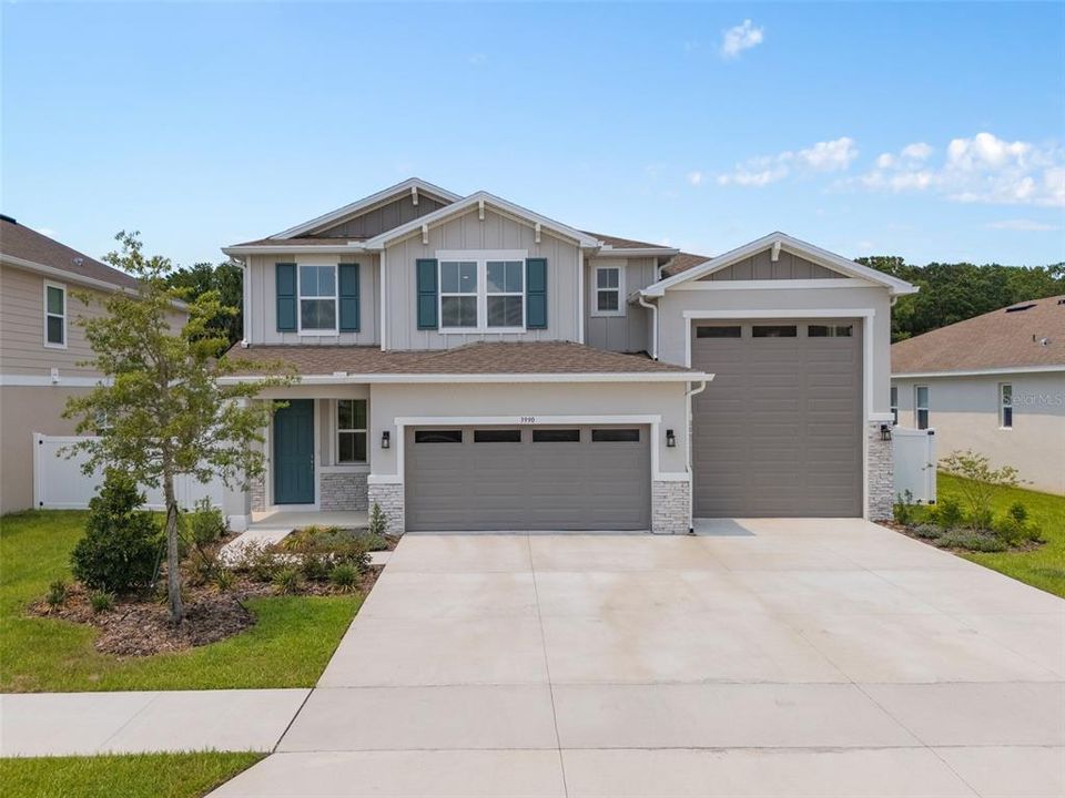 Activo con contrato: $455,000 (4 camas, 2 baños, 2130 Pies cuadrados)