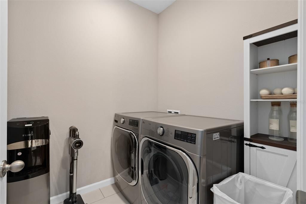 Activo con contrato: $455,000 (4 camas, 2 baños, 2130 Pies cuadrados)