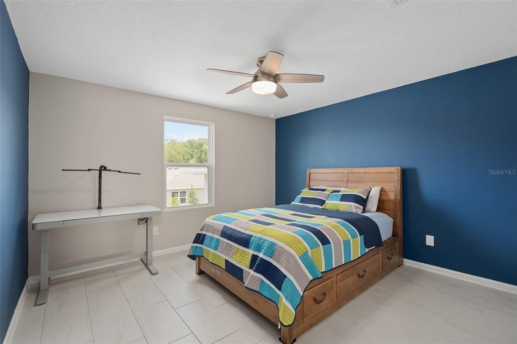 Activo con contrato: $455,000 (4 camas, 2 baños, 2130 Pies cuadrados)