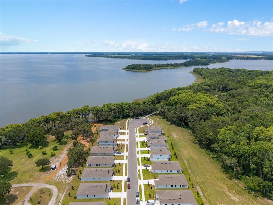 Activo con contrato: $455,000 (4 camas, 2 baños, 2130 Pies cuadrados)