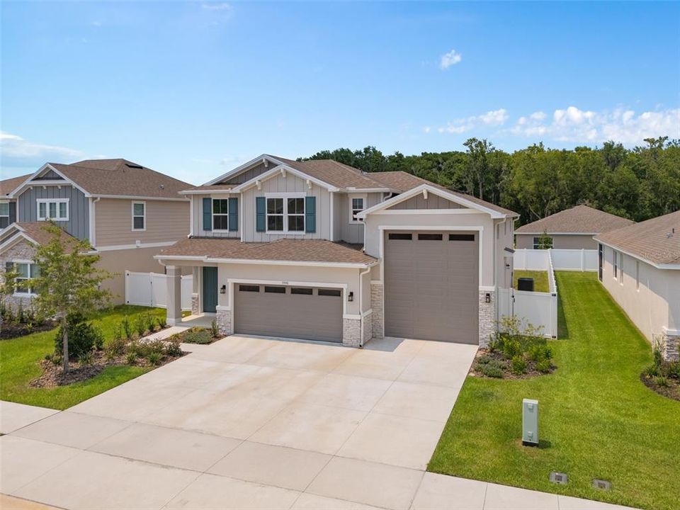 Activo con contrato: $455,000 (4 camas, 2 baños, 2130 Pies cuadrados)