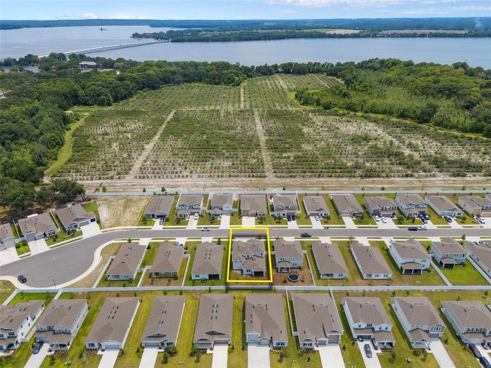 Activo con contrato: $455,000 (4 camas, 2 baños, 2130 Pies cuadrados)