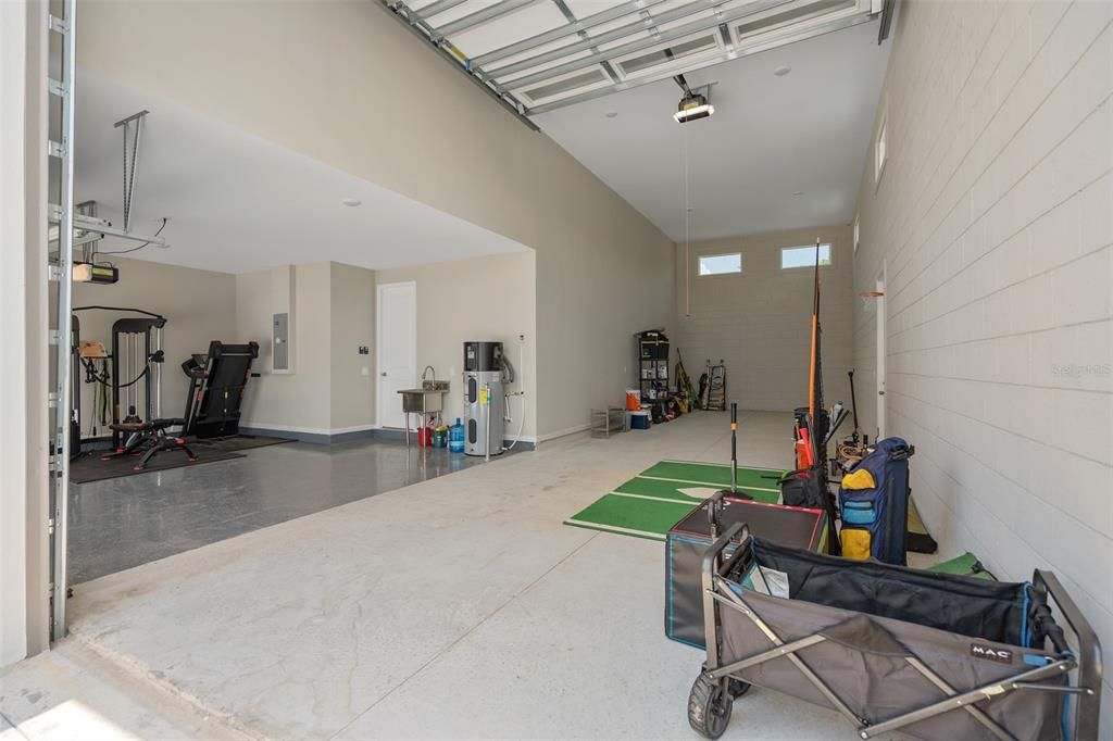 Activo con contrato: $455,000 (4 camas, 2 baños, 2130 Pies cuadrados)