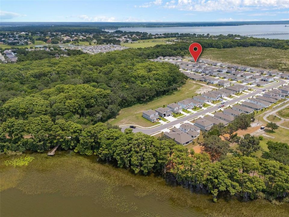 Activo con contrato: $455,000 (4 camas, 2 baños, 2130 Pies cuadrados)