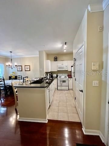 Active With Contract: $1,800 (1 beds, 1 baths, 854 Square Feet)