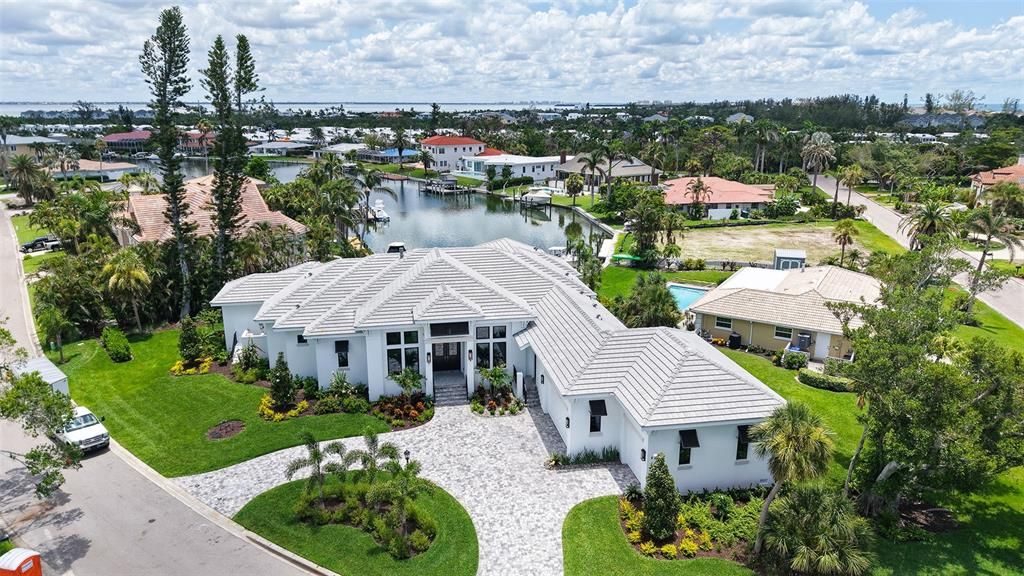 For Sale: $4,925,000 (5 beds, 5 baths, 4022 Square Feet)