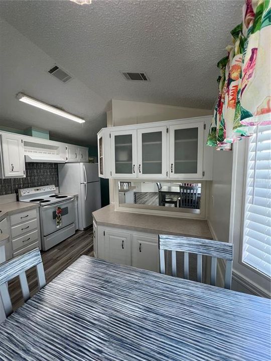 For Sale: $139,000 (3 beds, 1 baths, 830 Square Feet)