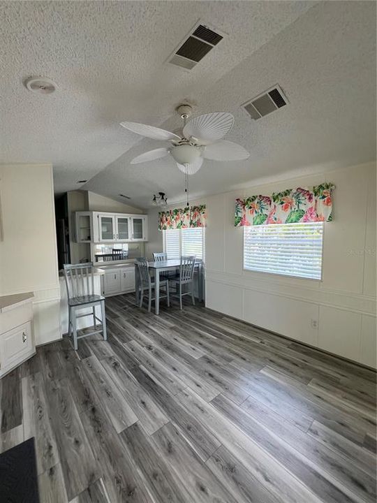 For Sale: $139,000 (3 beds, 1 baths, 830 Square Feet)