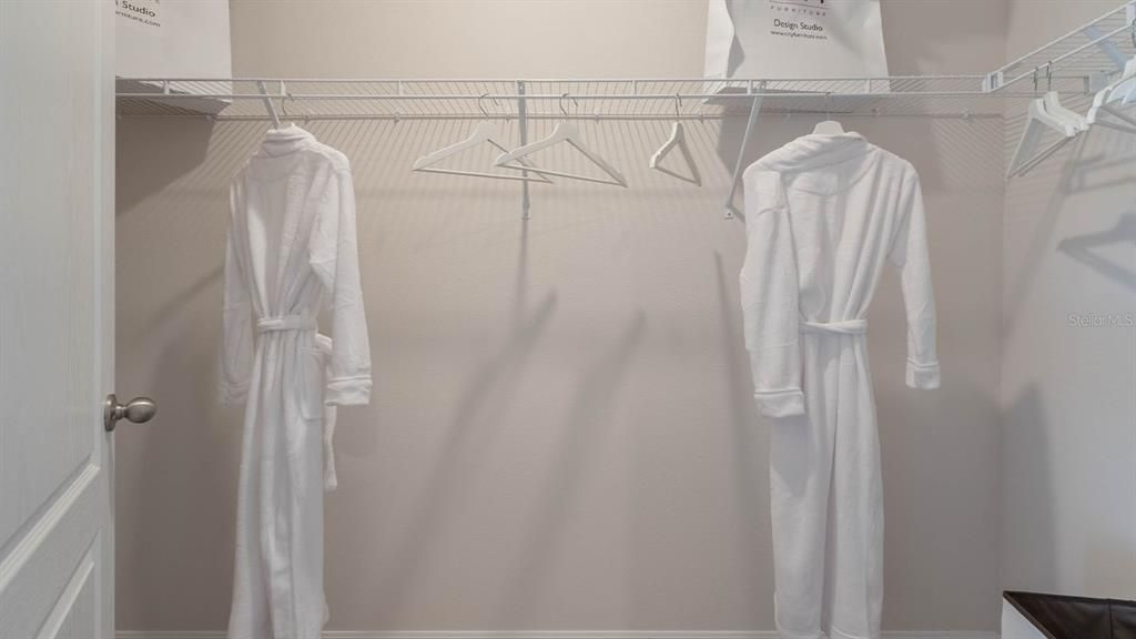 Activo con contrato: $285,490 (4 camas, 2 baños, 1665 Pies cuadrados)