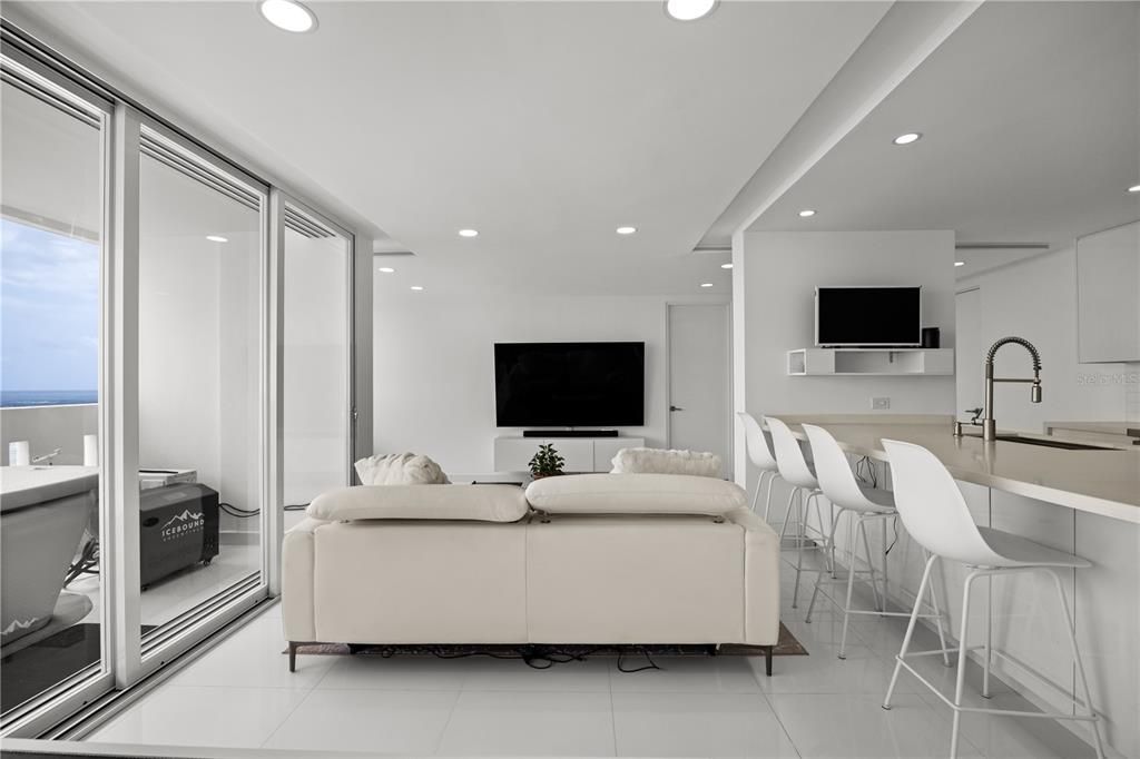 Activo con contrato: $790,000 (1 camas, 1 baños, 1000 Pies cuadrados)