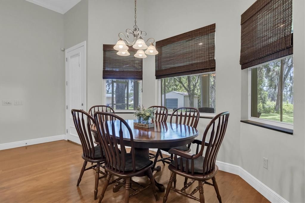 For Sale: $1,100,000 (4 beds, 2 baths, 3367 Square Feet)