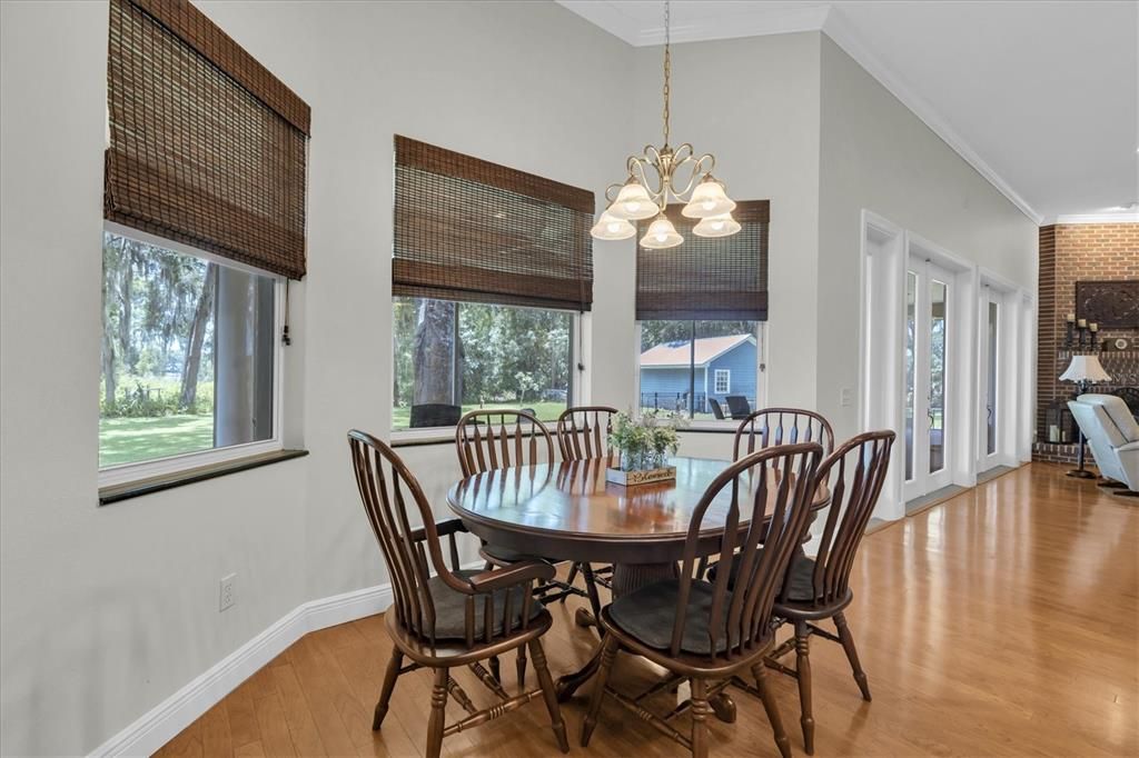 For Sale: $1,100,000 (4 beds, 2 baths, 3367 Square Feet)