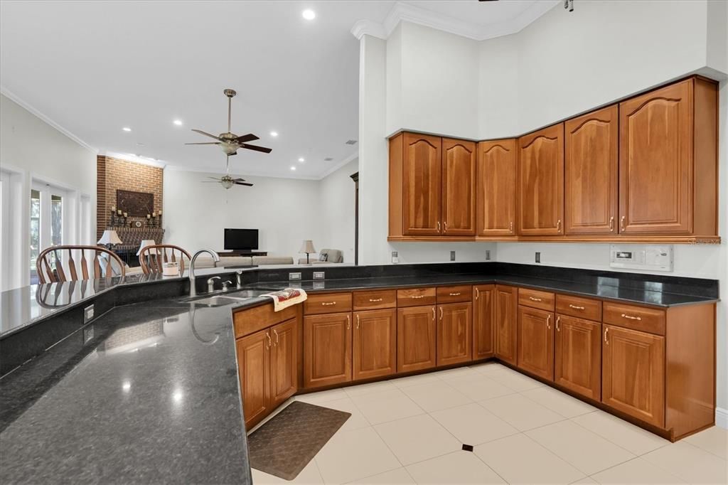 For Sale: $1,100,000 (4 beds, 2 baths, 3367 Square Feet)