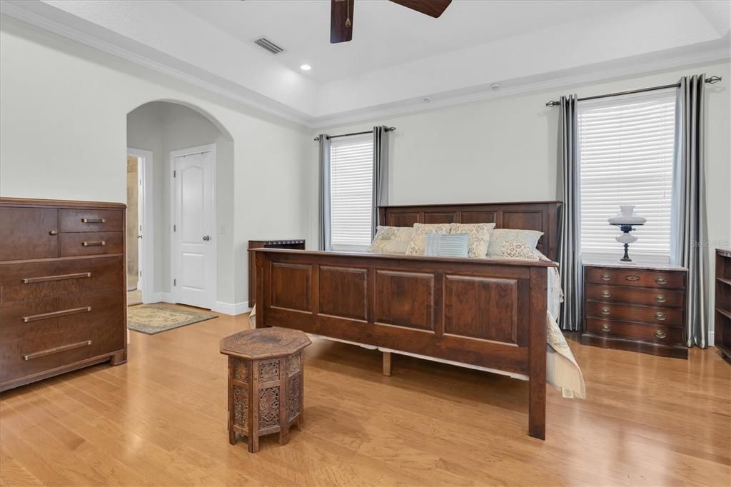 For Sale: $1,100,000 (4 beds, 2 baths, 3367 Square Feet)