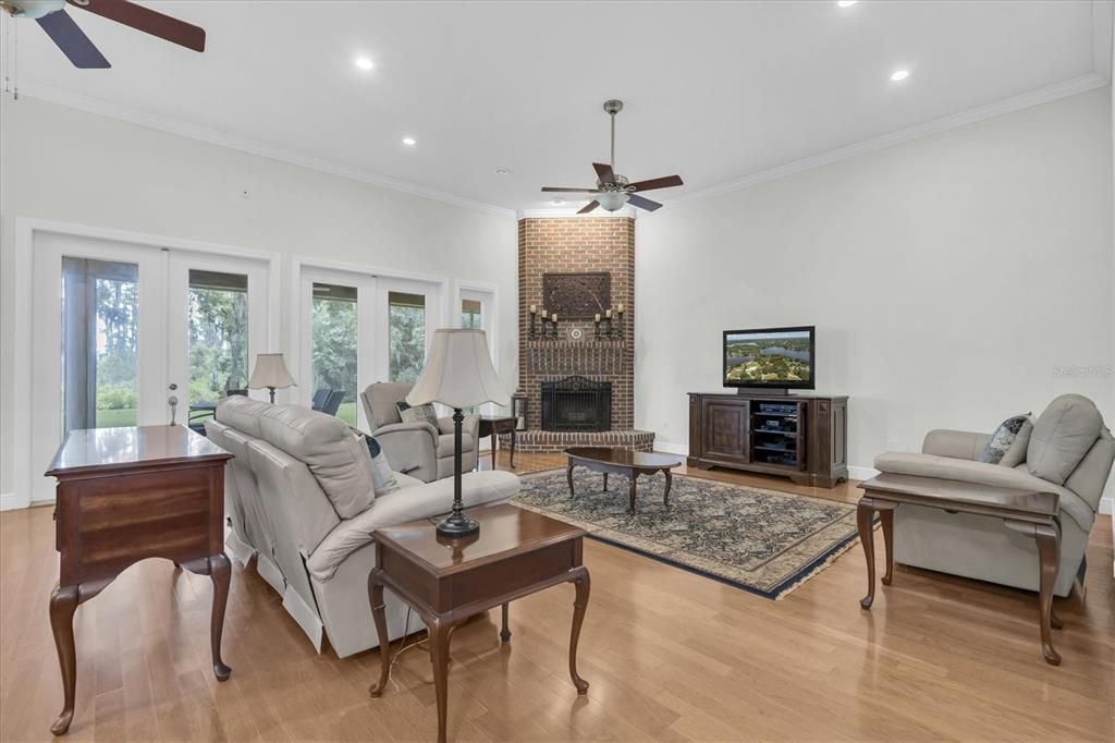 For Sale: $1,100,000 (4 beds, 2 baths, 3367 Square Feet)