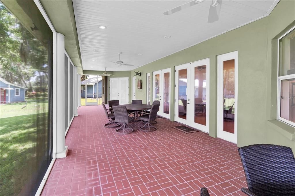 For Sale: $1,100,000 (4 beds, 2 baths, 3367 Square Feet)