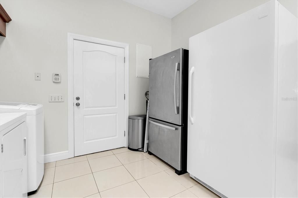 For Sale: $1,100,000 (4 beds, 2 baths, 3367 Square Feet)