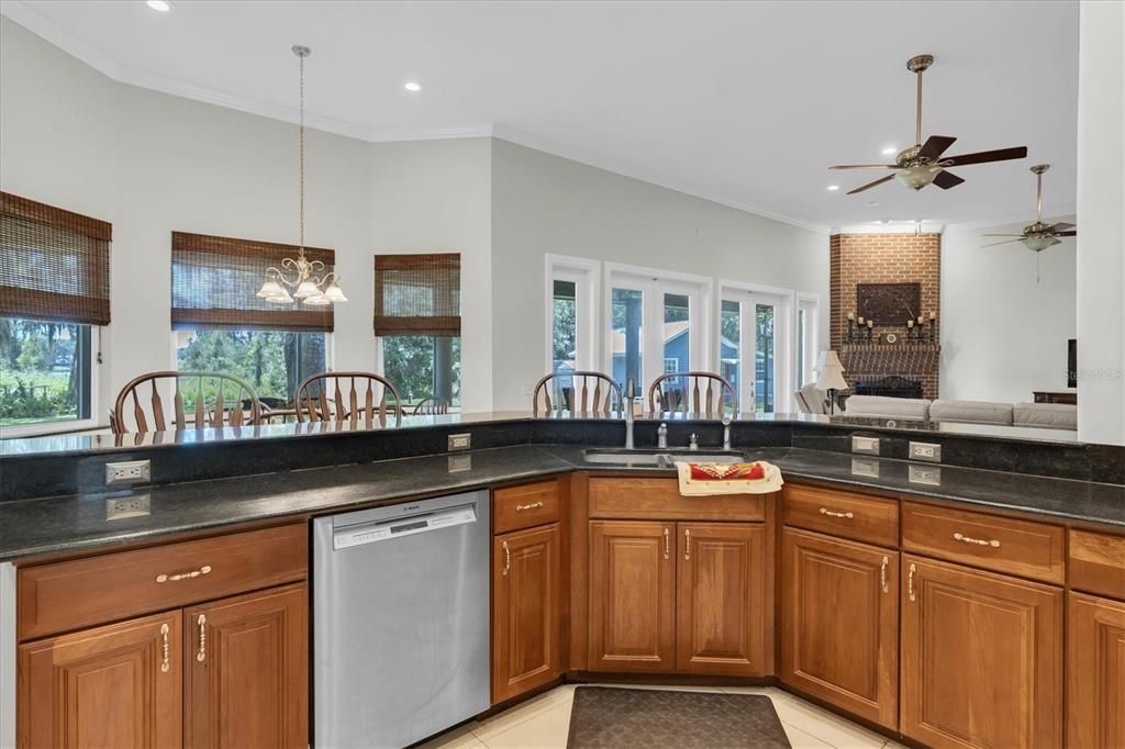 For Sale: $1,100,000 (4 beds, 2 baths, 3367 Square Feet)