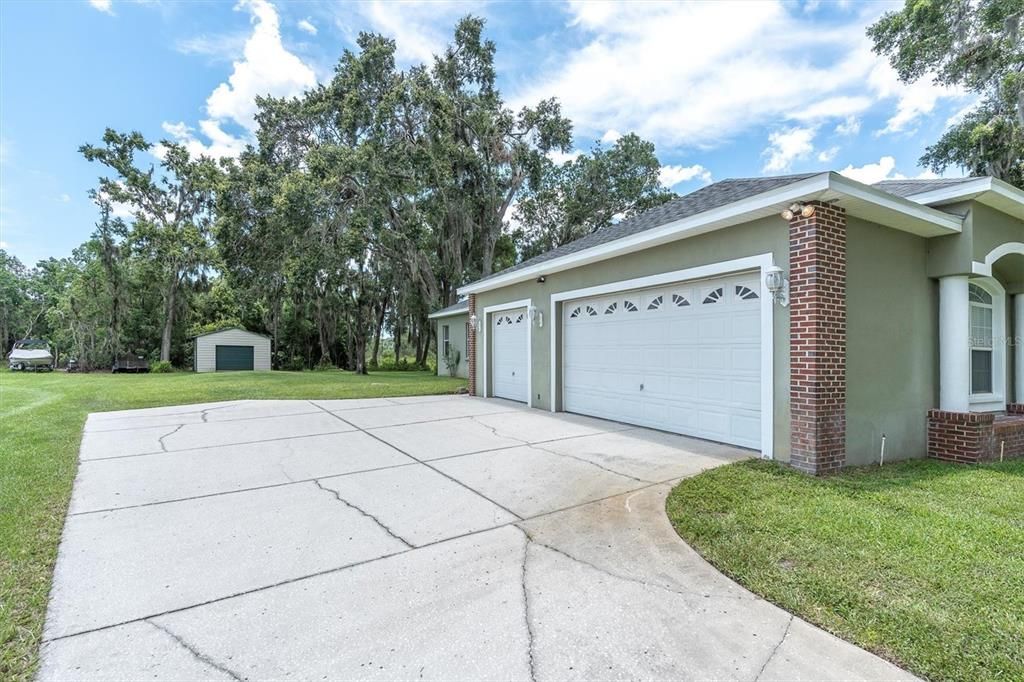 For Sale: $1,100,000 (4 beds, 2 baths, 3367 Square Feet)