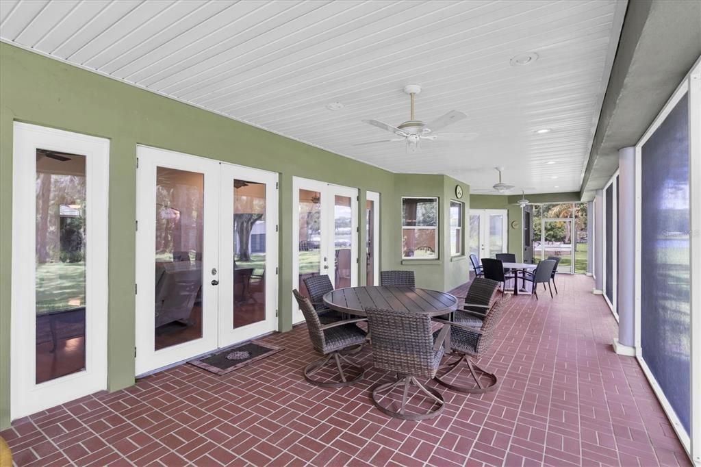 For Sale: $1,100,000 (4 beds, 2 baths, 3367 Square Feet)