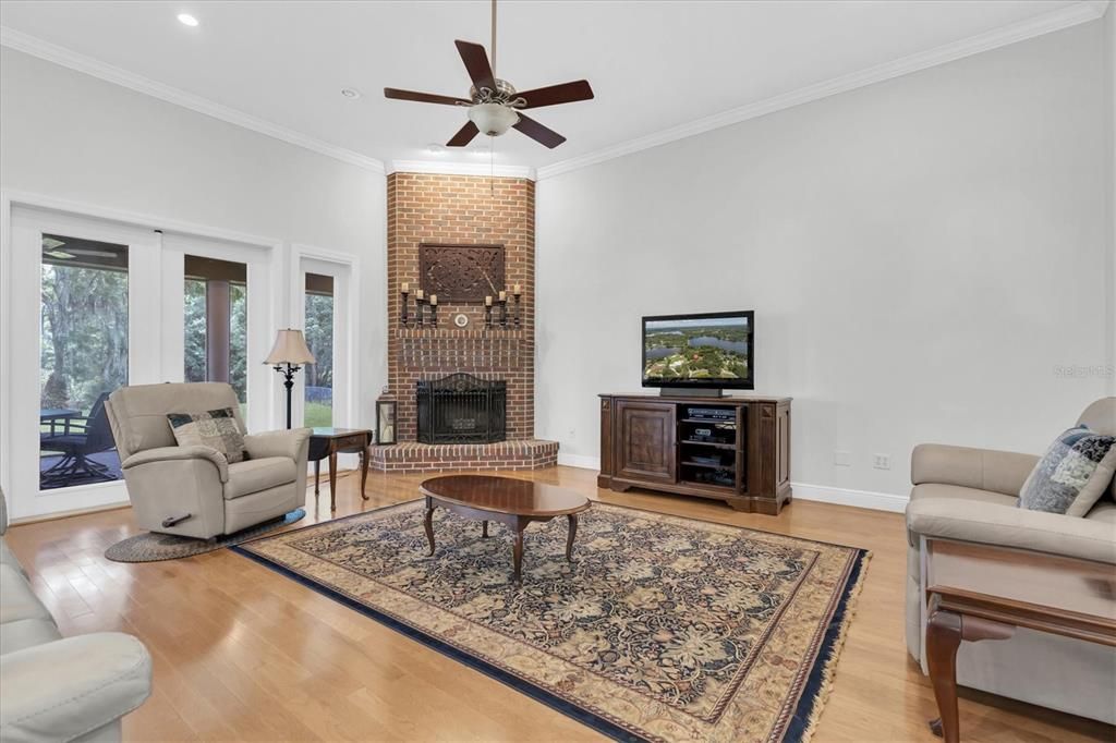 For Sale: $1,100,000 (4 beds, 2 baths, 3367 Square Feet)