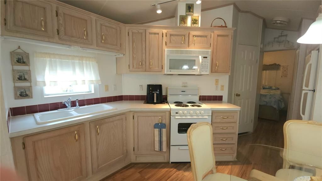 For Sale: $69,000 (1 beds, 1 baths, 393 Square Feet)