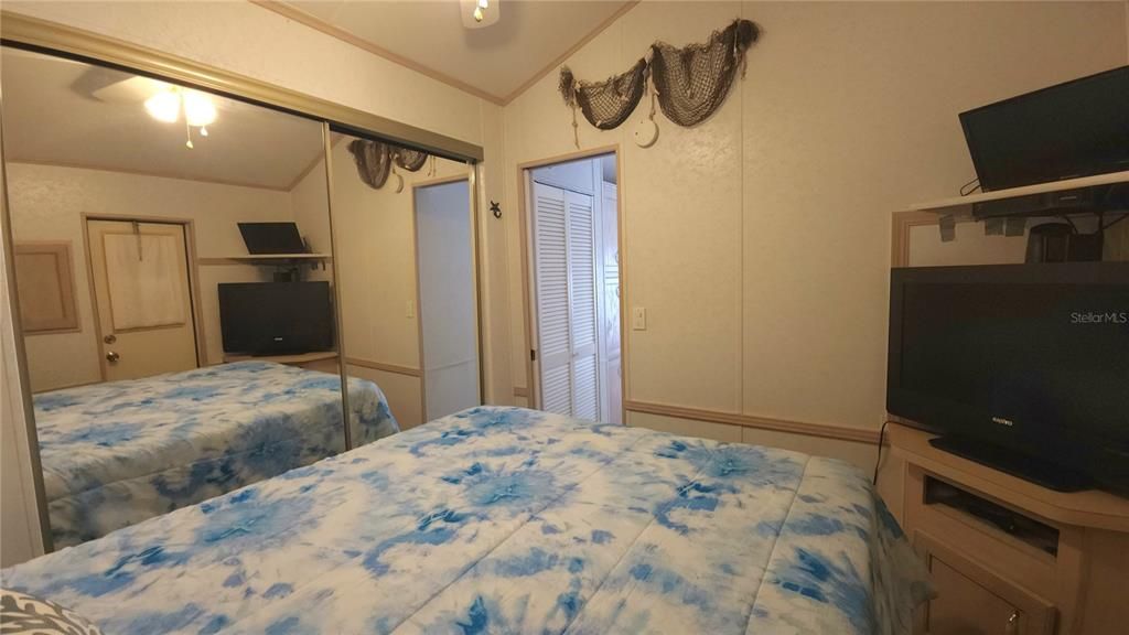 For Sale: $69,000 (1 beds, 1 baths, 393 Square Feet)