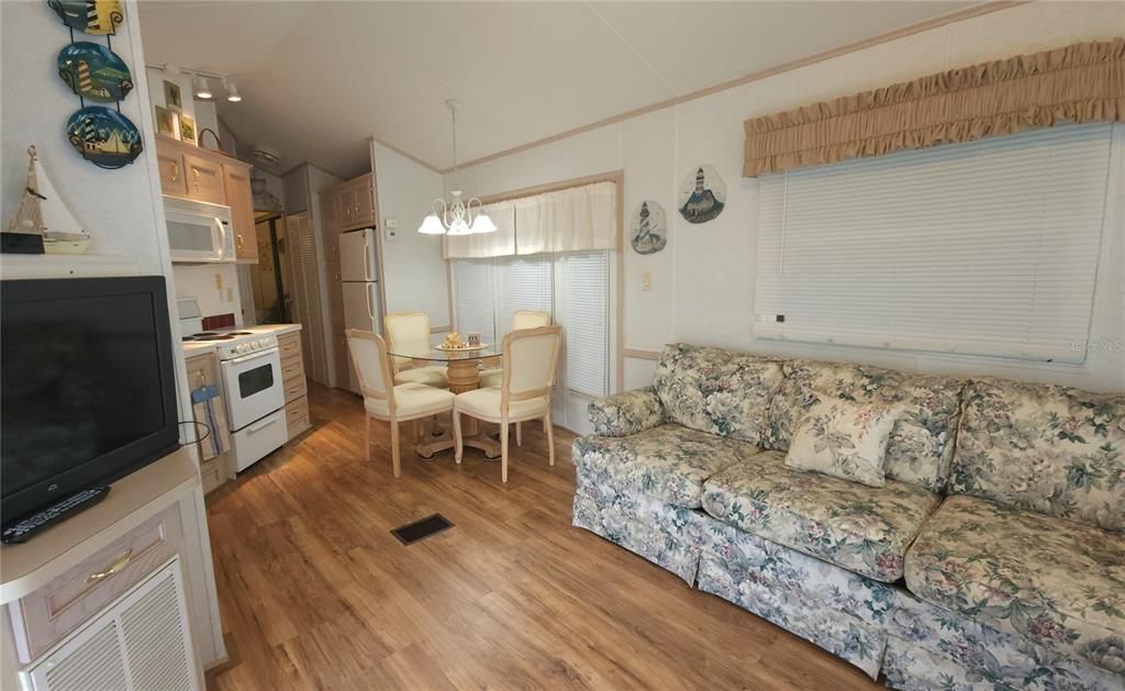 For Sale: $69,000 (1 beds, 1 baths, 393 Square Feet)